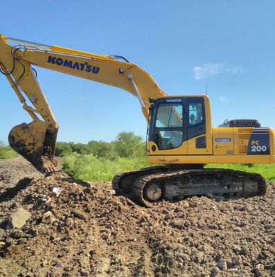 KOMATSU PC200-8M0