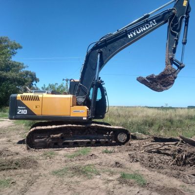 HYUNDAI R210