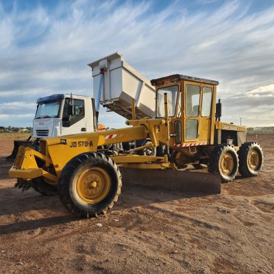 JOHN DEERE 570